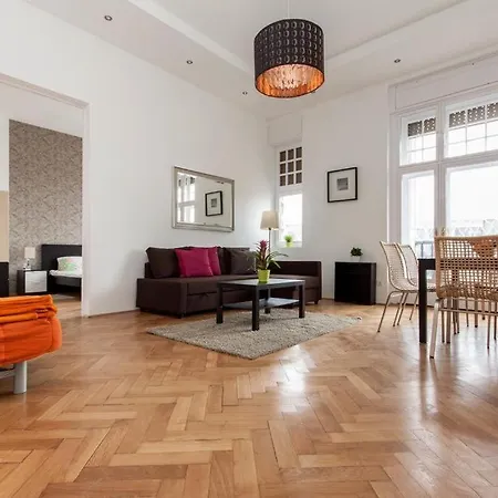 Apartment Lovely With A View On Vorosmarty Square Budapest