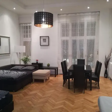 Lovely With A View On Vorosmarty Square Apartment *