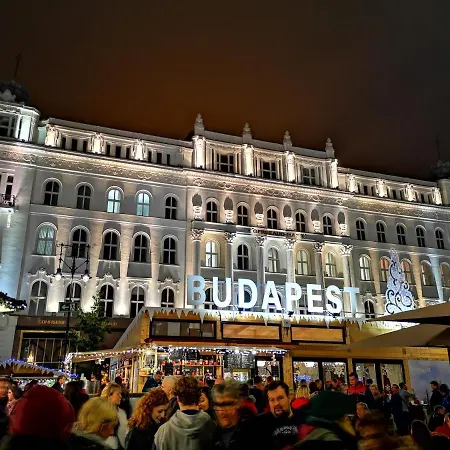 Lovely With A View On Vorosmarty Square * Budapest